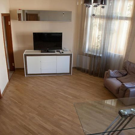 Two Bedroom Apartment With Balcony 키예프 외부 사진